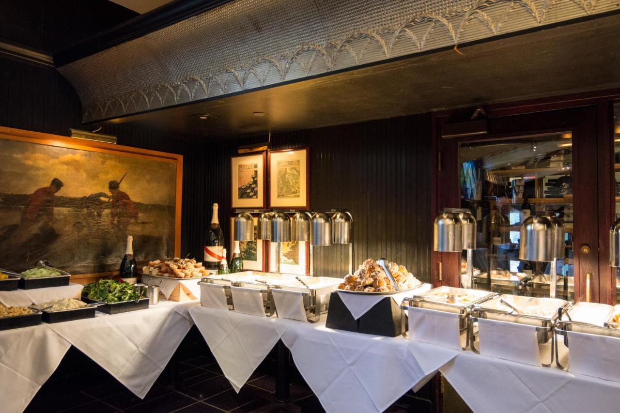 Weber'S Hotel & Restaurant Ann Arbor Extérieur photo
